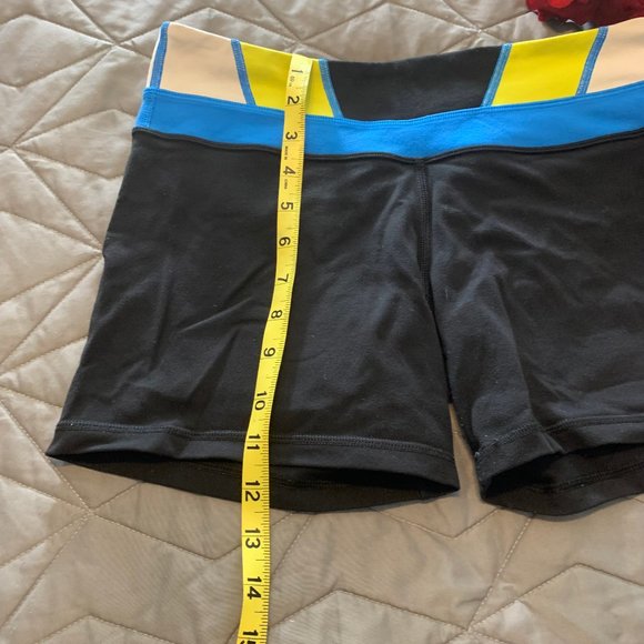 Lululemon Women’s Tall Reverse Groove Shorts - Picture 2 of 11